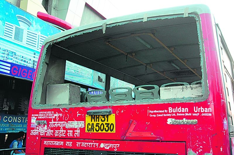 35 buses in Nagpur city are not running on roads | नागपूर शहरातील ३५ बसेस रस्त्यांवर धावण्यालायक नाही
