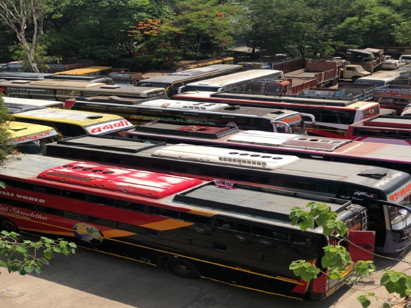 32 buses seized from RTO | आरटीओकडून ३२ बस जप्त