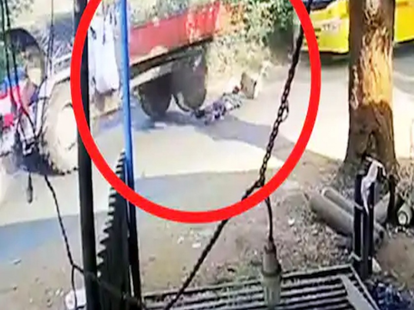 Cctv video bus hits tractor in overtake 19 year old worker dies raigad | थरारक! बसनं मागून धडक देताच २ जण ट्रॅक्टरमधून खाली पडले; अन् मग घडलं असं काही; पाहा व्हिडीओ