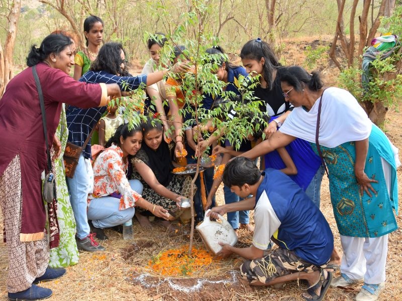 Vanrai: The berth-day of trees is celebrated by Nashikar on the tip of classical music | वनराई : सनई-चौघड्याच्या सूरात नाशिककरांनी साजरा केला वृक्षांचा ‘बर्थ-डे