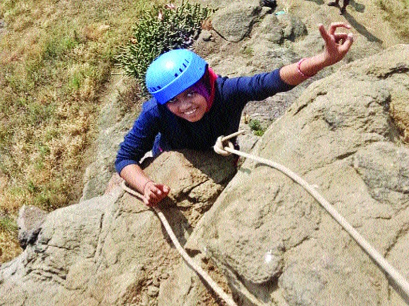 11-year-old 'Hirakani' Complete trek Hubby's Shendi | ११ वर्षांच्या ‘हिरकणी’ने सर केला हडबीच्या शेंडीचा सुळका