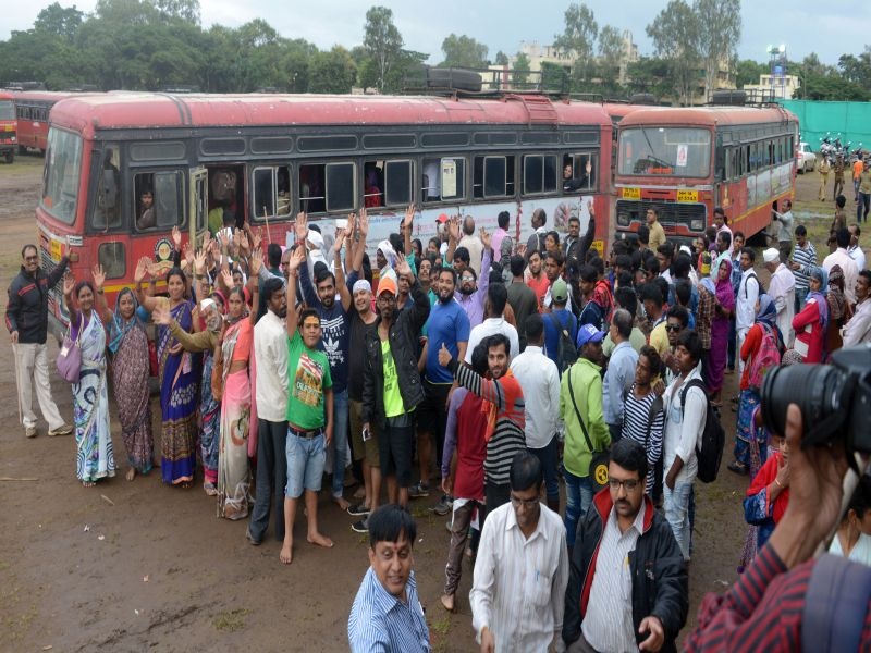 Thousands of pilgrims in Trimbakeshwar are shouting 'Bam Bam Bhole' | ‘बम बम भोले’चा जयघोष करीत हजारो भाविक त्र्यंबकनगरीत