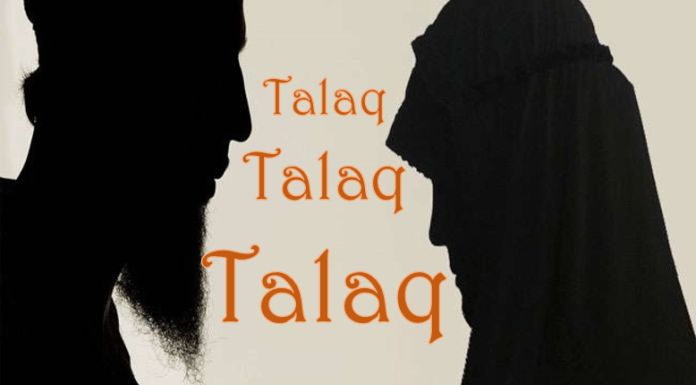 Triple talaq : Fir against a man in balapur | तीन तलाक देणाऱ्या पतीविरुद्ध गुन्हा दाखल