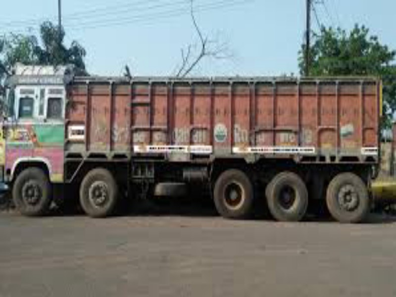 Truck theft after the driver has gone to the toilet | चालक शौचास गेल्यानंतर चोरट्यांनी पळविला ट्रक