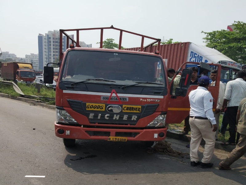 break failed truck hit 6 vehicles In Pune | पुण्यात ब्रेक फेल झालेल्या ट्रकची ६ वाहनांना धडक