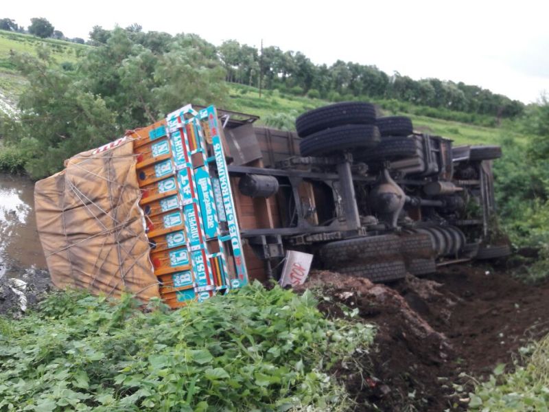 two people killed in accident in akola | ट्रक-अॅपेचा भीषण अपघात; दोन प्रवाशांचा मृत्यू 