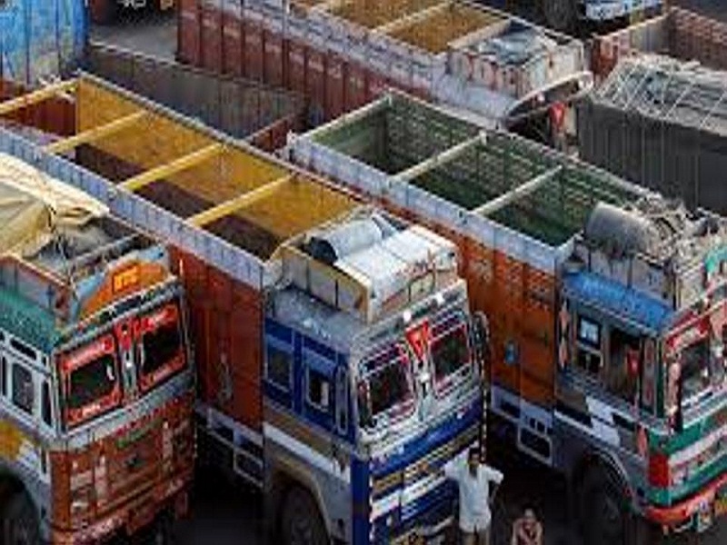 Kolhapur: In two days, there will be a ban on essential commodities, cargo organizations warn | कोल्हापूर : दोन दिवसांत जीवनावश्यक वस्तूंचीही कोंडी करणार, मालवाहतूक संघटनांचा इशारा