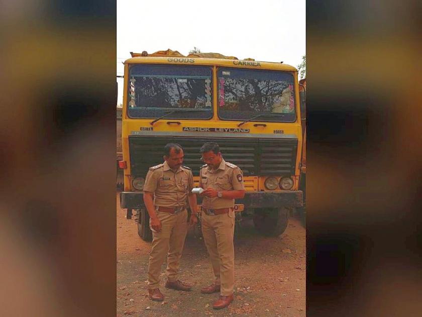 RTO, police action on sand truck; fine of 60 thousand collected, fine of 4 crore 82 lakh on overloaded vehicles | अखेर रेती तस्करांच्या मुसक्या आवळल्या; ६० हजार रुपयांचा दंड वसूल