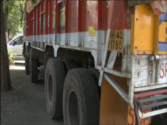 In Nagpur, the truck was stolen before the eyes of the police | नागपुरात  पोलिसांच्या डोळ्यादेखत ट्रक चोरून नेला