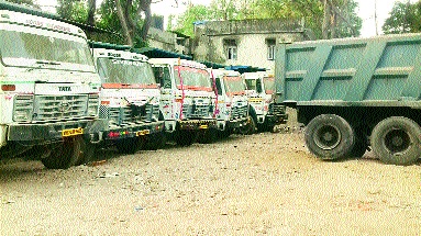 500 truck theft case: the accused seized twelve trucks, a car | ५०० ट्रक चोरी प्रकरण : आरोपींकडून बारा ट्रक, एक कार जप्त