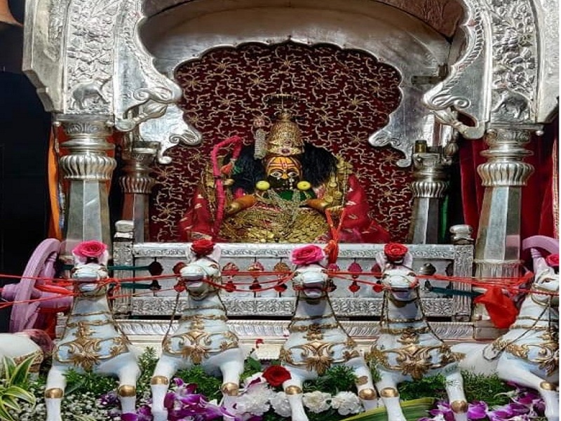 Shri Tulja Bhavani's Special Rath Alankar Mahapuja on the occasion of the 4th day of Navratri | श्री तुळजाभवानीची चौथ्या माळेनिमित्त विशेष रथ अलंकार महापूजा