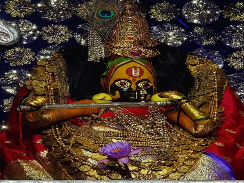 Murali Alankar Mahapuja of Goddess Tulja Bhavani on the occasion of 5th Mala | पाचव्या माळेनिमित्त तुळजाभवानी देवीची मुरली अलंकार महापूजा