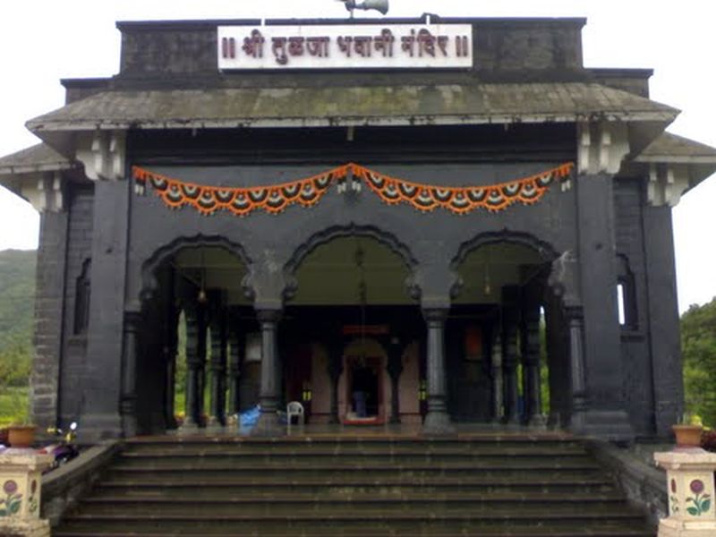 Tuljabhavani temple manager is guilty of crime | तुळजाभवानी मंदिर व्यवस्थापकाविरुद्ध गुन्हा