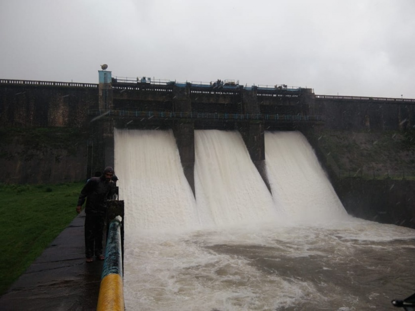 Kolhapur: Tulsi dam filled with water, 1164 cusecs of water in river basin | कोल्हापूर : तुळशी धरण भरले, नदीपात्रात ११६४ क्युसेक्स पाण्याचा विसर्ग