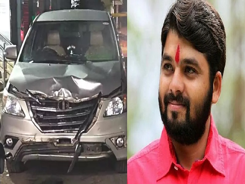 Swabhimani Shetkari Sanghatana leader Ravikant Tupkar's car crashed, 2 two wheelers seriously injured | स्वाभिमानी शेतकरी संघटनेचे नेते रविकांत तुपकर यांच्या गाडीचा अपघात, दोन दुचाकीस्वार गंभीर जखमी