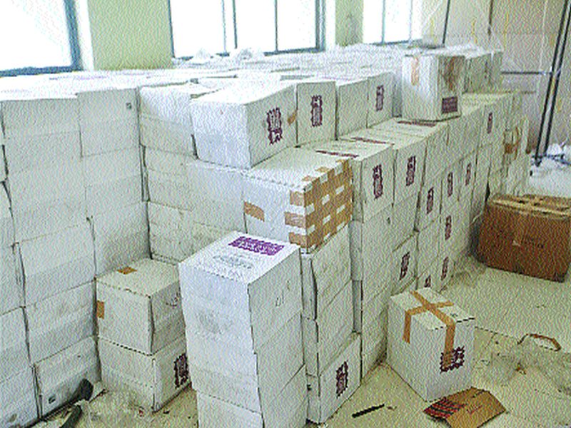 Millions of liquor seized from the godown in Turbhe | तुर्भेतील गोदामातून लाखोंचा मद्यसाठा जप्त