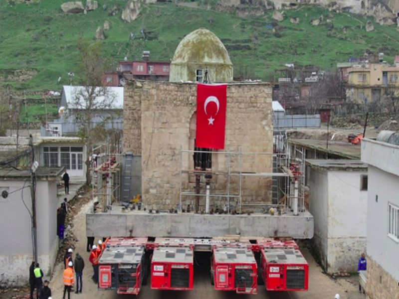 Historical mosque shifted to a new site in Turkey | ६०० वर्ष जुनी मशीद जशीच्या तशी दुसऱ्या जागी केली शिफ्ट!