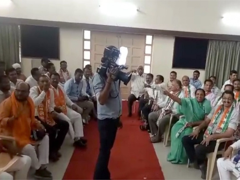 lok sabha election bjp and ncp workers chants slogans in news channels program in jalgaon | VIDEO: भाजपा-राष्ट्रवादीत जुंपली; 'मोदी-मोदी'च्या घोषणांना 'चोर है'नं प्रत्युत्तर