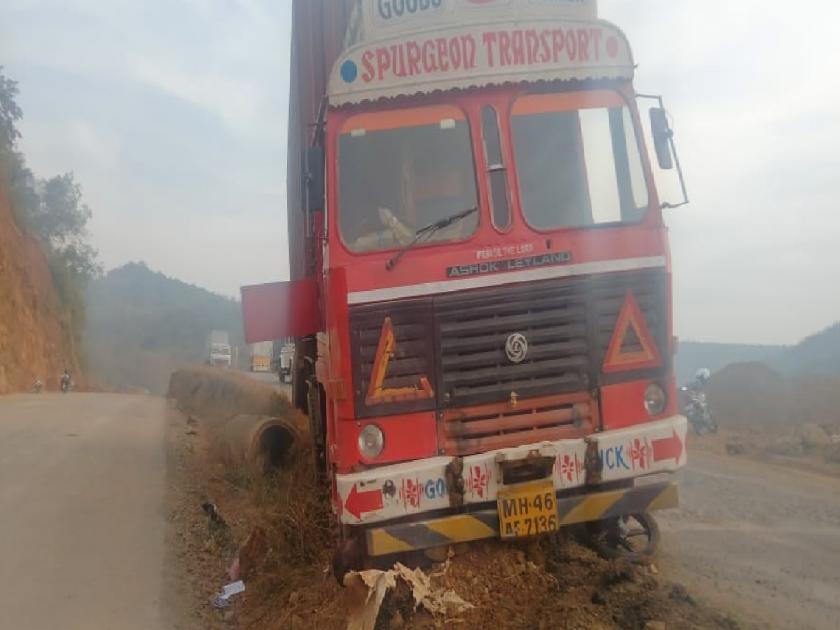 Bike rider killed in collision with container, incident at vandri Saptalingi on Mumbai Goa highway | कंटेनरच्या धडकेत दुचाकीस्वार ठार, मुंबई-गोवा महामार्गावरील वांद्री सप्तलिंगी येथील घटना