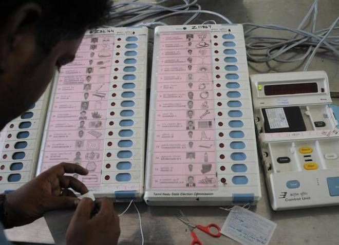 Two EVMs will be installed in the southwest and south | Maharashtra Assembly Election 2019 : दक्षिण-पश्चिम व दक्षिणमध्ये लागणार दोन ईव्हीएम