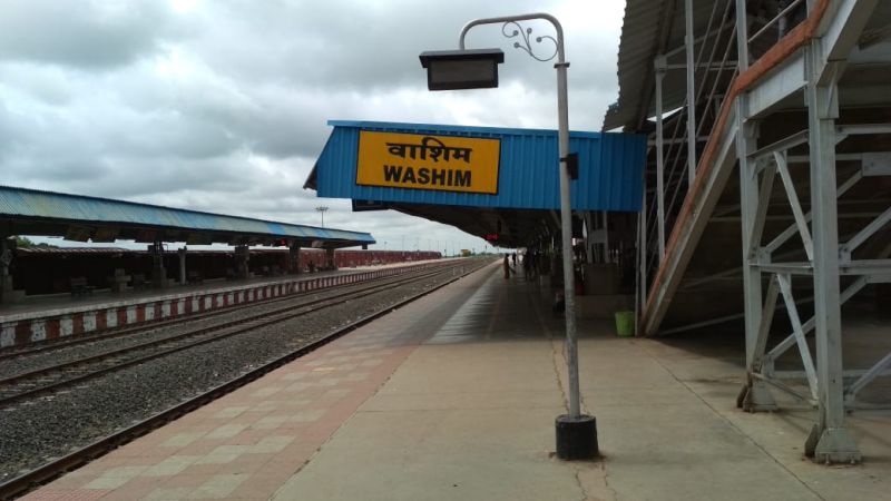 Two trains will run via Washim | वाशिममार्गे दोन रेल्वे धावणार
