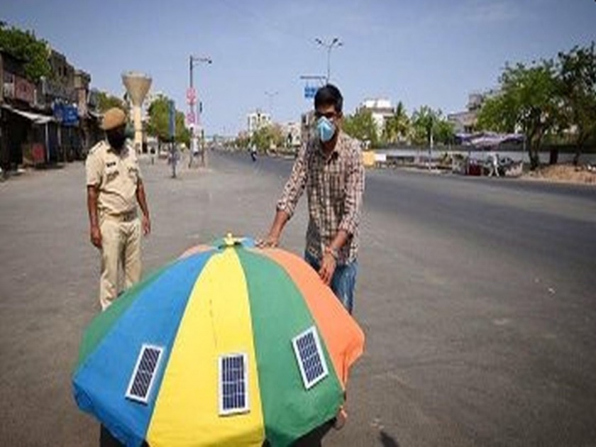23 years old studant developed a solar umbrella for ahmedabad police myb | लय भारी! उन्हाळात राबणाऱ्या जवानासाठी बनवली छत्री; पाहा 'या' छत्रीची खासियत न्यारी