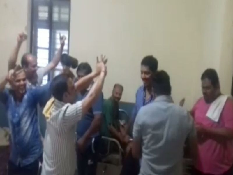 Udayanraje, Shivendra Raja's supporters' dance in hospital, patients' T-shirt and Bermuda 'video on social media viral | VIDEO- उदयनराजे, शिवेंद्रराजे समर्थक आरोपींचा हॉस्पिटलमध्ये डान्स, रुग्णांचा व्हिडीओ सोशल मीडियावर व्हायरल