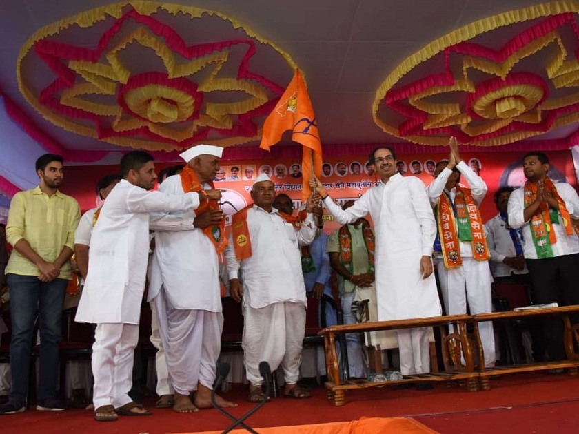 Maharashtra Election 2019: Uddhav Thackeray made a big statement about Tejas Thackeray's political entry, saying ... | Maharashtra Election 2019 : तेजस ठाकरेंच्या राजकीय प्रवेशाबाबत उद्धव ठाकरे यांनी केले मोठे विधान, म्हणाले ...