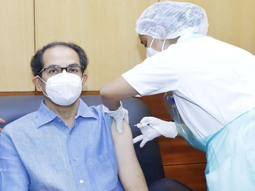 CM Uddhav Thackeray took his first shot of COVID vaccine | मुख्यमंत्री उद्धव ठाकरेंनी घेतली कोरोनाची लस; रश्मी ठाकरे, आदित्य ठाकरे उपस्थित