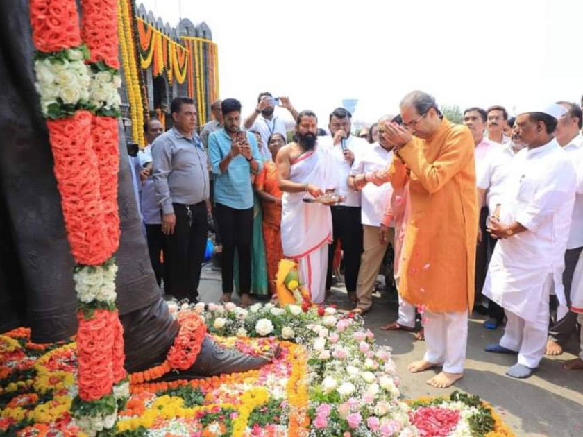 Uddhav Thackeray saluted Chhatrapati Shivaji Maharaj | उद्धव ठाकरे यांनी केले छत्रपती शिवाजी महाराजांना अभिवादन