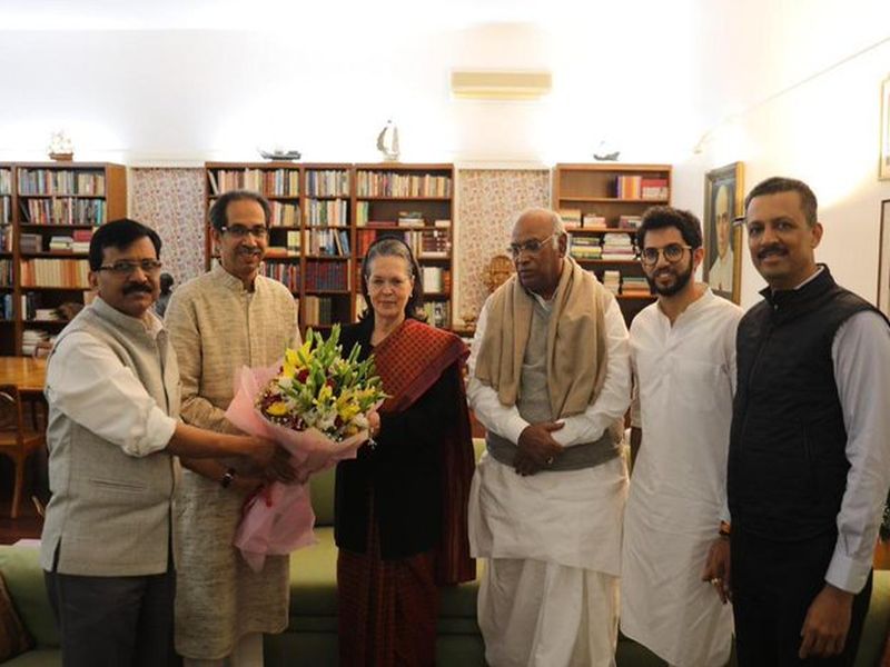 CM Uddhav Thackeray meets Prime Minister Sonia Gandhi! | मुख्यमंत्री उद्धव ठाकरेंनी घेतली सोनिया गांधींची भेट!