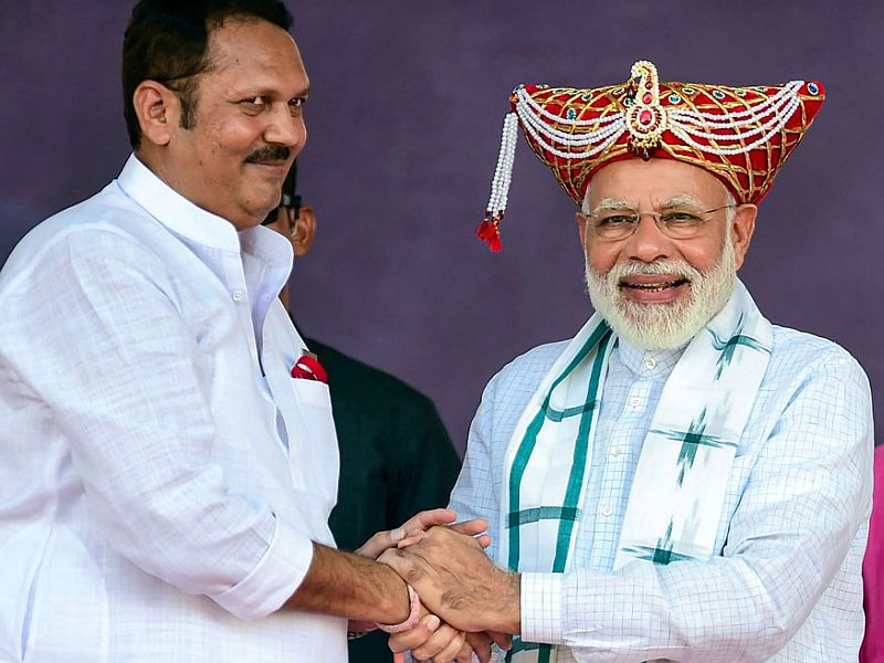 Maharashtra Election 2019: Narendra Modi 'Iron Man', Udayanaraj praises Modi as Sardar Patel in satara | Maharashtra Election 2019: नरेंद्र मोदी 'आयर्न मॅन', उदनयराजेंकडून मोदींना सरदार पटेलांची उपमा
