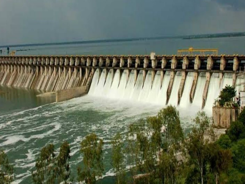 ujani dam finally 100 percent full 12,000 cusecs from Daund | Ujani Dam: अखेर १०० टक्के भरलं; दौंड मधून १२ हजार क्युसेकनं विसर्ग सुरु