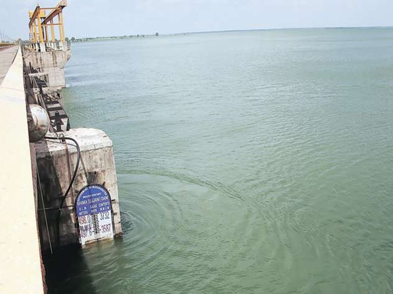 25 percent water stock in Ujani dam | उजनी धरणात अवघा २५ टक्के पाणीसाठा शिल्लक