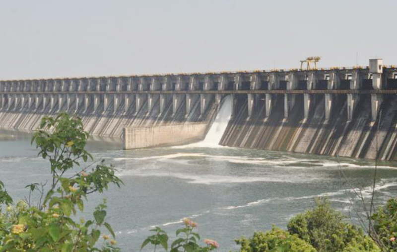 Twelve TMC water storage in Ujani dam in eight days | आनंदाची बातमी; उजनी धरणात आठ दिवसांत सव्वादोन टीएमसी पाणीसाठा