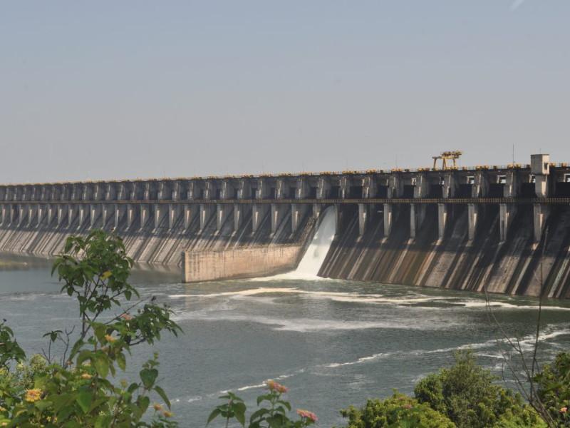 Seven TMC water collected in twenty-four hours at Ujani dam | खुशखबर..! उजनीत चोवीस तासांत सात टीएमसी पाणी जमा