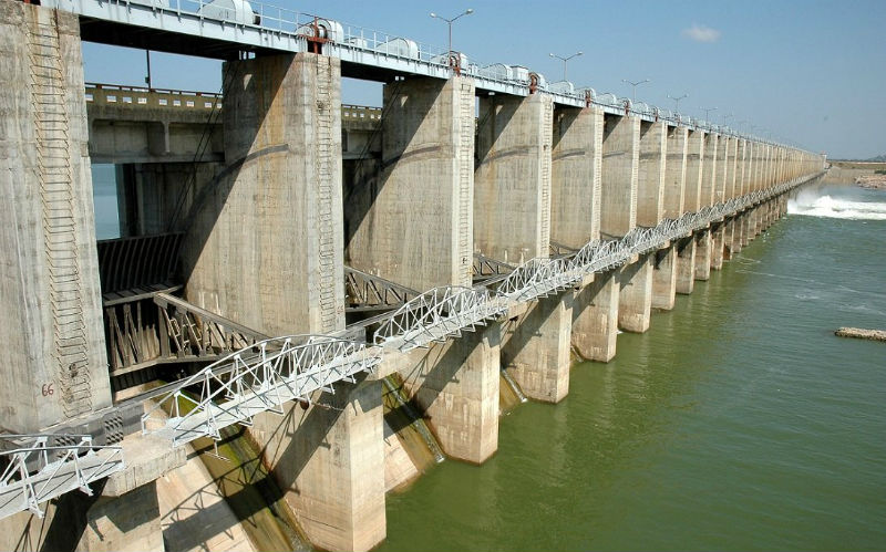 Ujani Dam reached plus 5% | उजनी धरण पोहोचले प्लस ३३ टक्क्यांवर