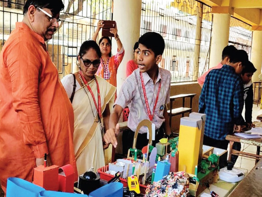 Six projects presented at Badlapur Science Exhibition | बदलापूरच्या विज्ञान प्रदर्शनात ७४ प्रकल्प सादर