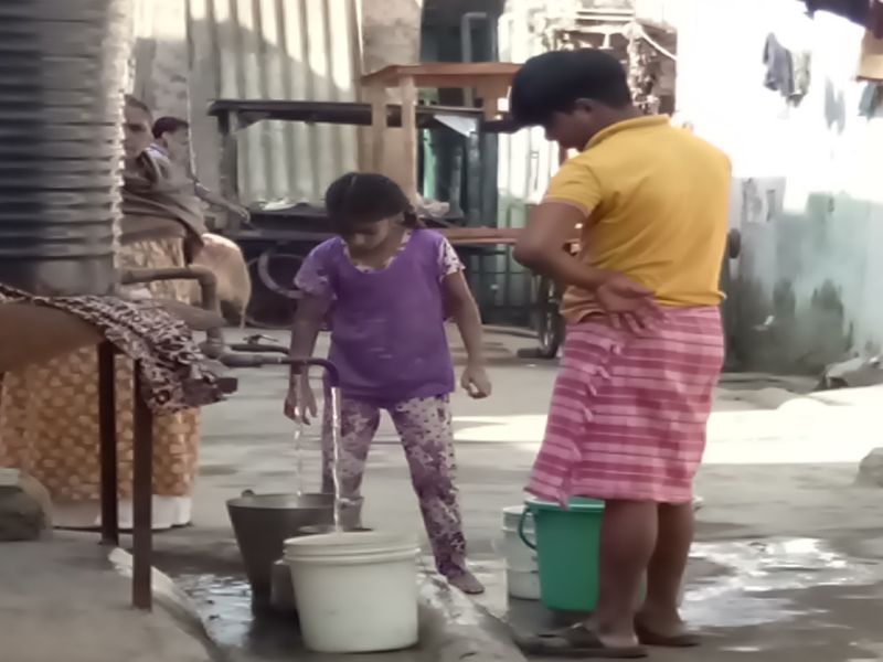 Ulhasnagar Citizen Scared Of Vandan | पिण्यासह आंघोळीलाही पाणी न मिळाल्यामुळे उल्हासनगरमधील नागरीक झेंडा वंदनपासून वंचित