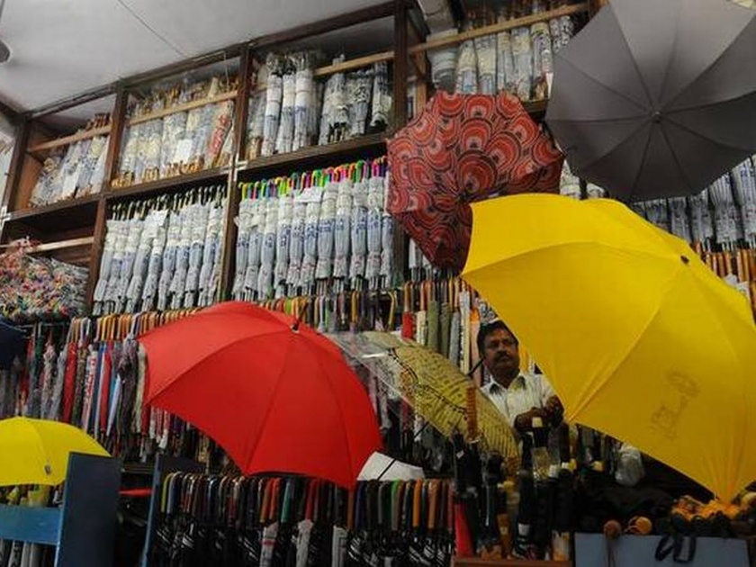 Tremendous purchases in Vikramgad, bullion prices | विक्रमगडमधे छत्री खरेदी तेजीत, किमती वधारल्या