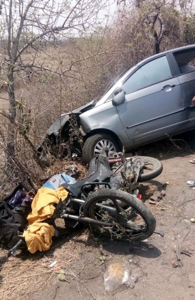 Four-wheeler hit three bikes, seven injured | चारचाकीची तीन दुचाकींना धडक,सात जण जखमी