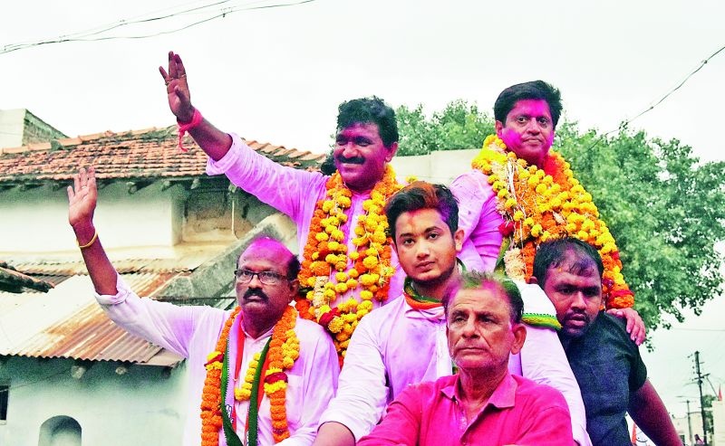 Umred Election Results: Sudhir Parwe Vs Raju Parwe , Maharashtra Assembly Election 2019 | Umred Election Results : पारवे हरले, पारवे जिंकले! काँग्रेसने बालेकिल्ला मिळविला