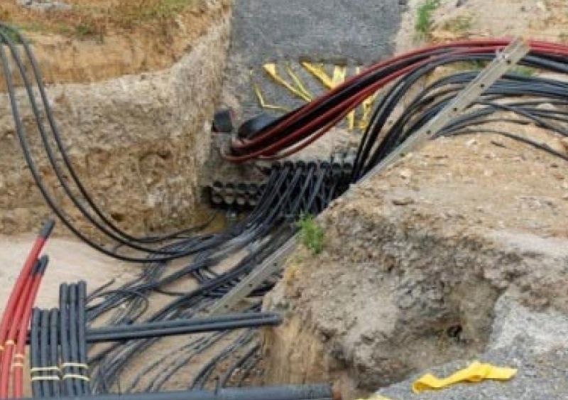 Eight kilometers of unauthorized cable found by mobile companies! | मोबाइल कंपन्यांचे आठ किलोमीटरचे अनधिकृत केबल आढळले!