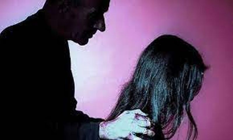 Uncle sexually abuses his niece | सख्ख्या काकाचा पुतणीवर लैंगिक अत्याचार