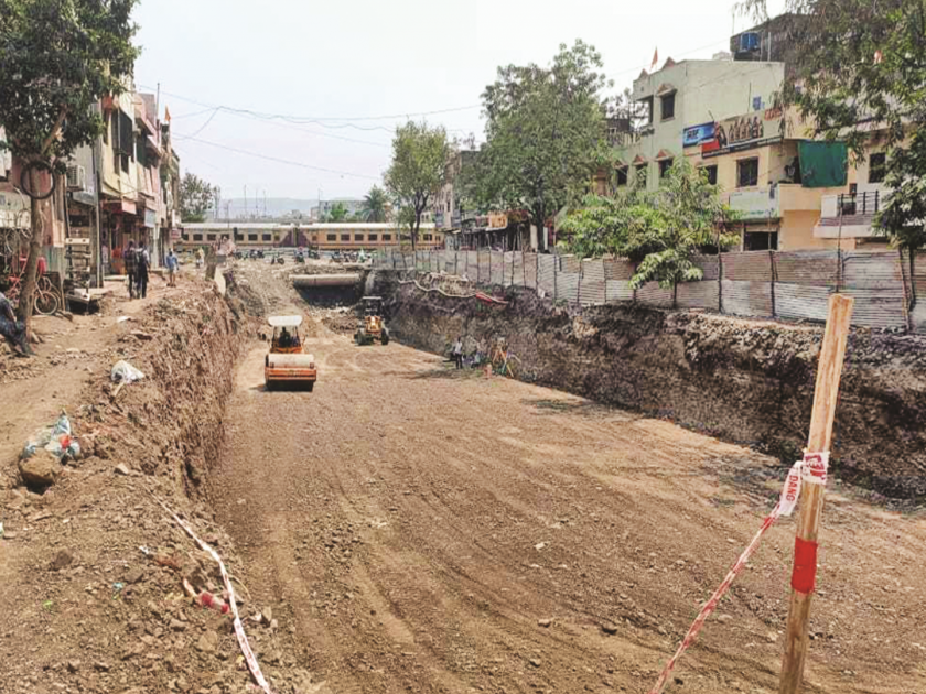 Shivajinagar subway resumption of work; Chowk, road will be safe | शिवाजीनगरच्या भुयारी मार्गाचे पुन्हा काम सुरू; चौक, रस्ता राहणार सुरक्षित