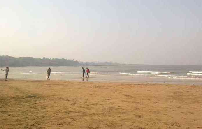 After 9 days, the mumbai aaksa beach started for the tourists | 9 दिवसांनी अखेर आकसा बीच पर्यटकांसाठी झाला सुरू