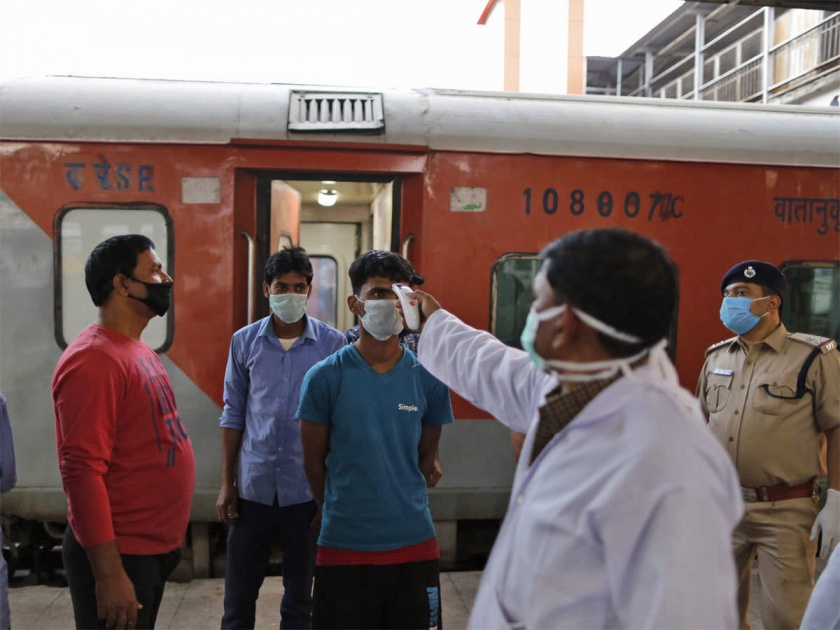 Tests of 9,779 passengers affected by ten train passengers corona in the test | चाचणीत दहा रेल्वे प्रवासी कोरोनाबाधित ९ हजार ७७९ प्रवाशांच्या चाचण्या