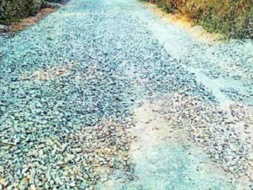 Use of soil for panand road construction | पाणंद रस्त्यांच्या कामासाठी मातीचा वापर