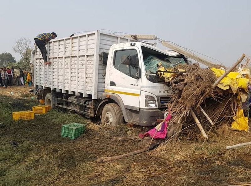 Uttar Pradesh : family of six person died in chandauli while illegal animal trafficking | गो-तस्करी करणारी ट्रक घुसला घरात, 6 जणांचा जागीच मृत्यू