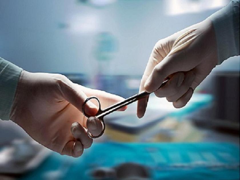UP Uproar over gender change surgery in Muzaffarnagar Medical College | मित्राने तरुणाला रुग्णालयात नेऊन केली शस्त्रक्रिया; शुद्धीवर आल्यावर बनली होती तरुणी